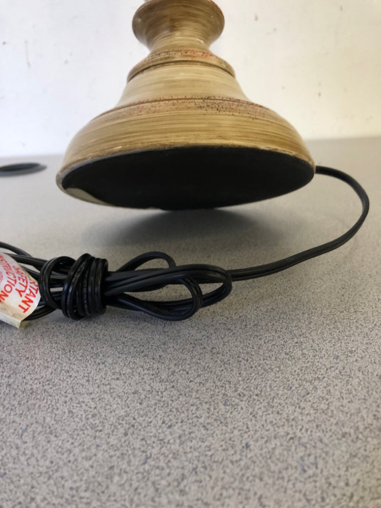 TAN DISTRESSED BASE TOUCH LAMP W/WHITE WIRE FRAME.