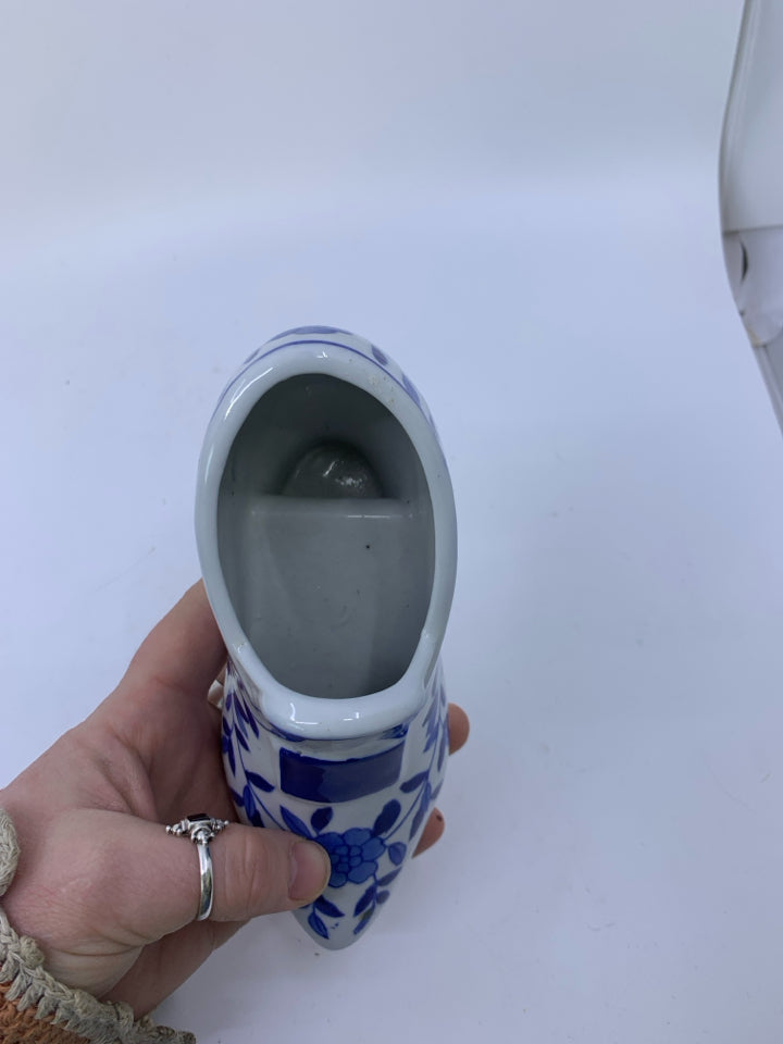 BLUE/WHITE HIGH HEEL SHOE PLANTER.