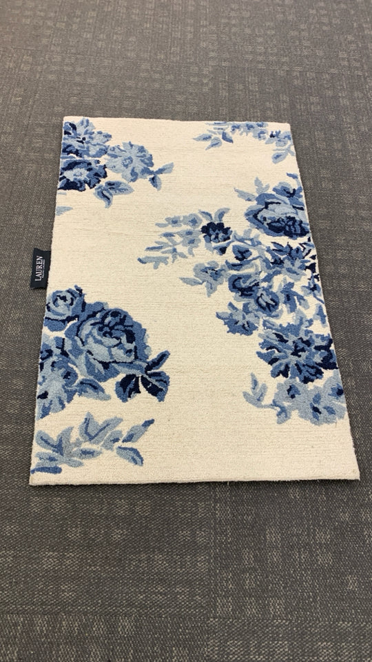RALPH LAUREN BLUE IVORY ACCENT RUG.