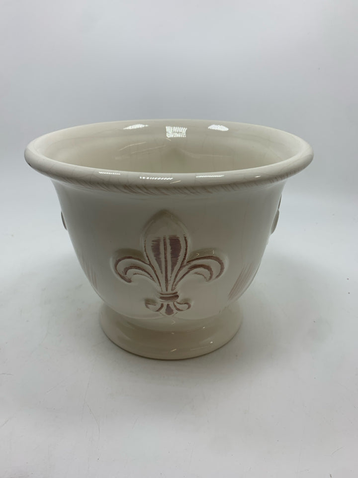 FLEUR DE LIS DISTRESSED CERAMIC PLANTER.