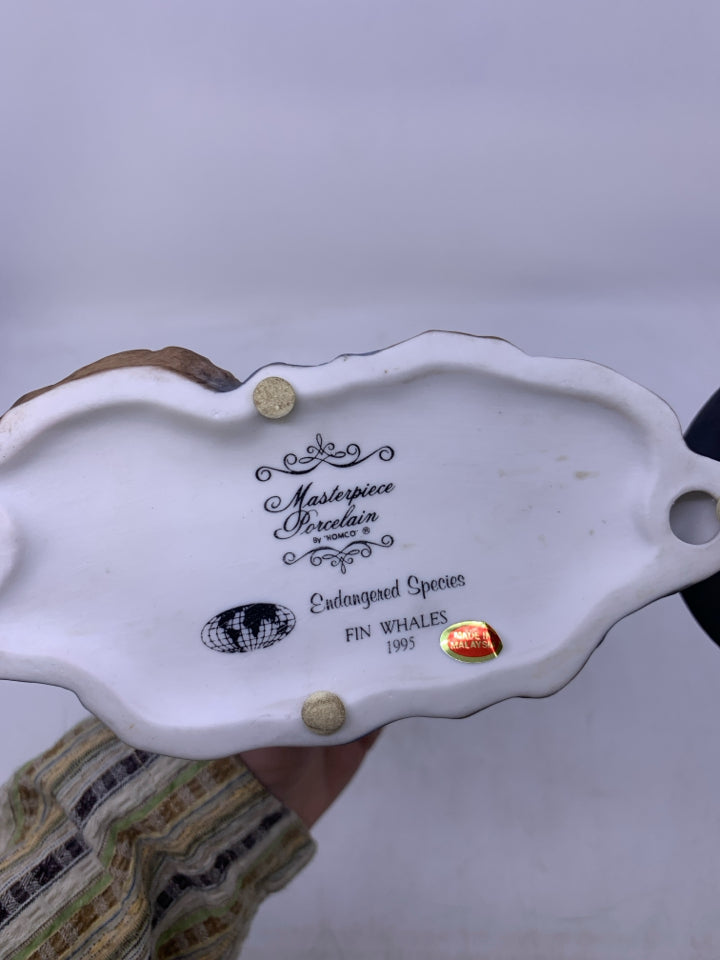 CERAMIC MOM/BABY FIN WHALE.