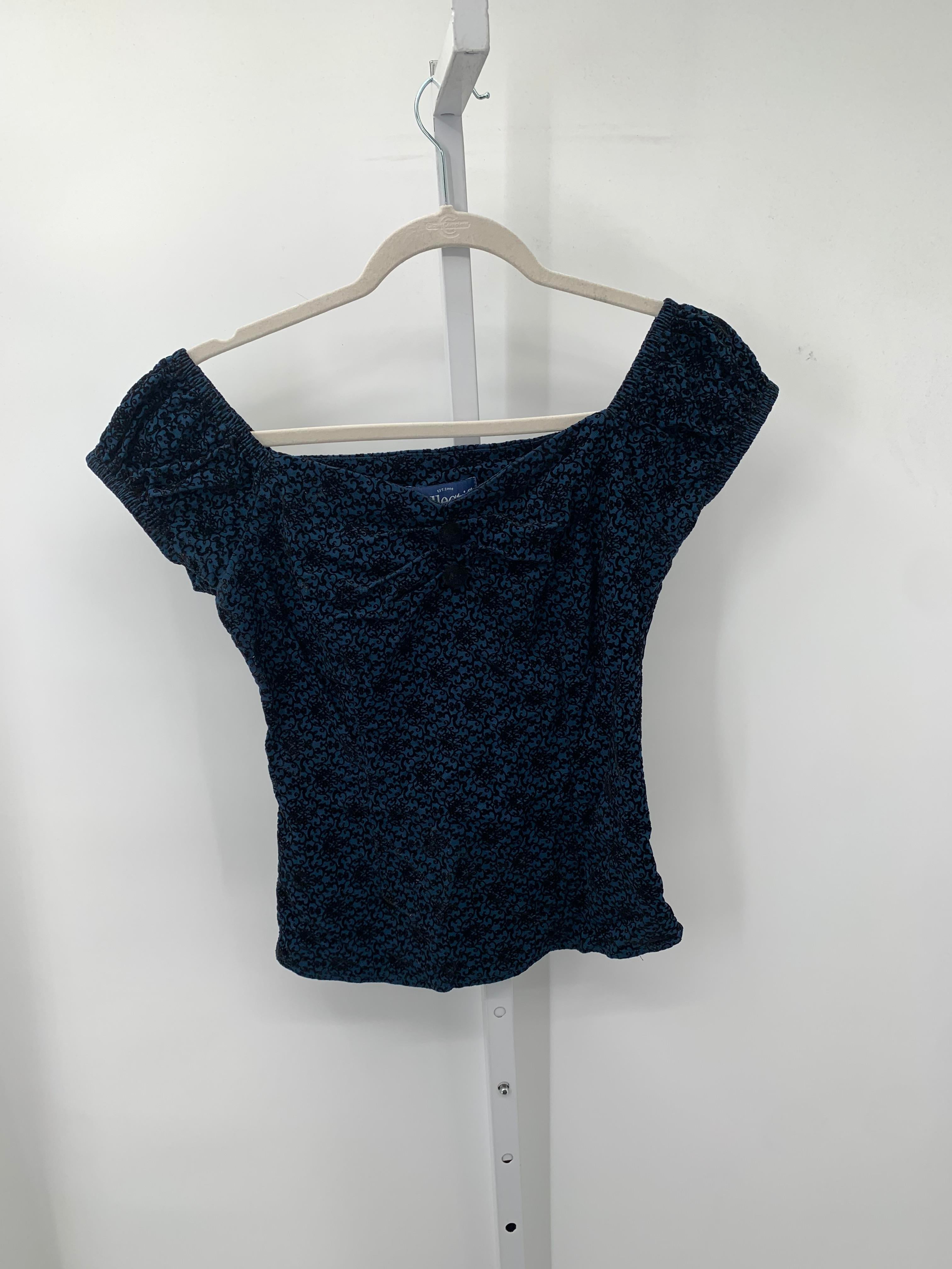 Size Large Juniors Sleeveless Shirt