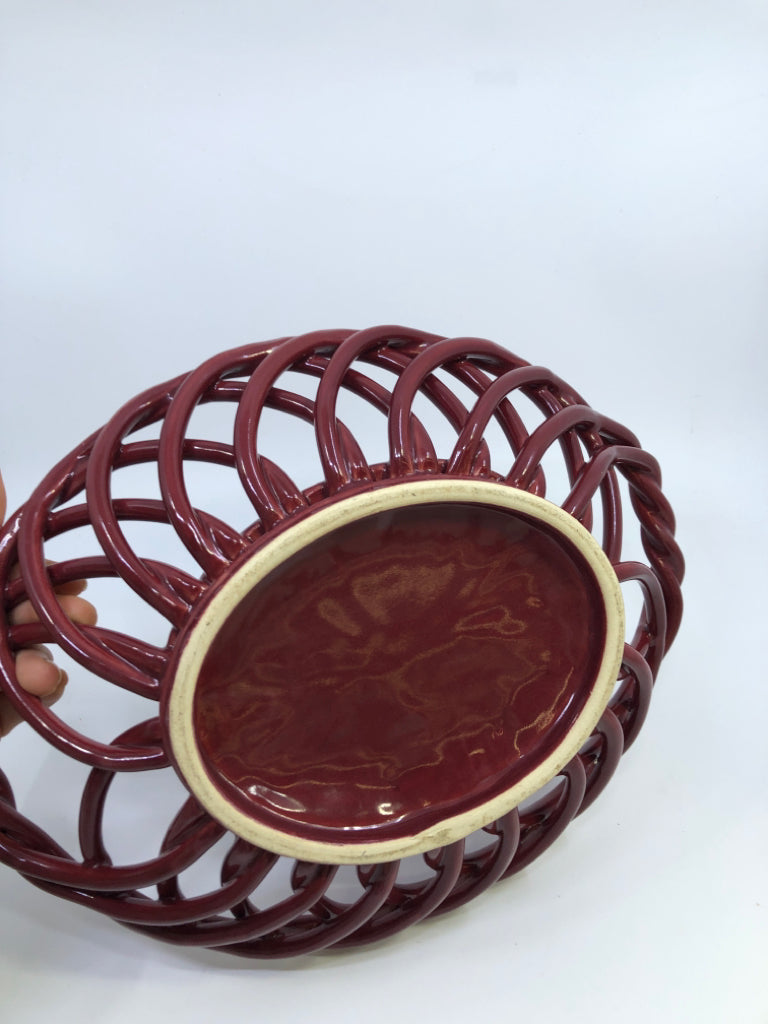 BRAIDED MAROON CERAMIC BREAD BASKET.