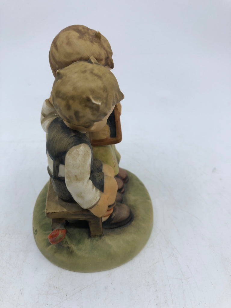 VTG HUMMEL "SMART LITTLE SISTERS".