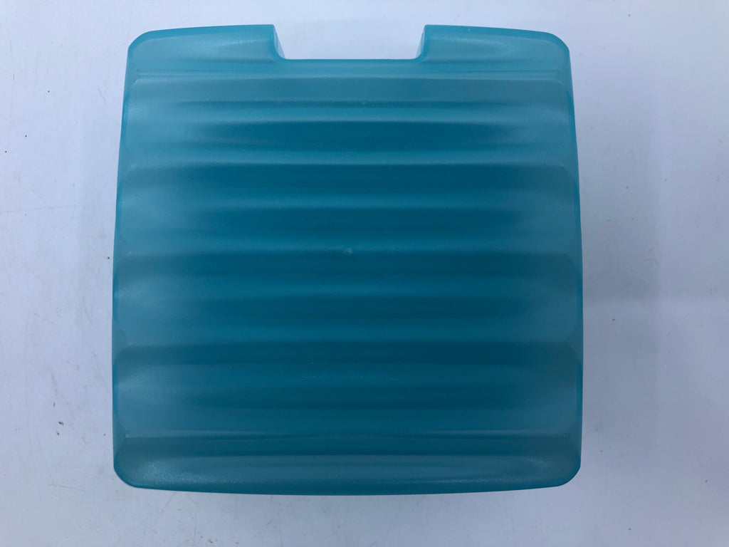 TEAL SQUARE TUPPERWARE STORAGE W/ LID.