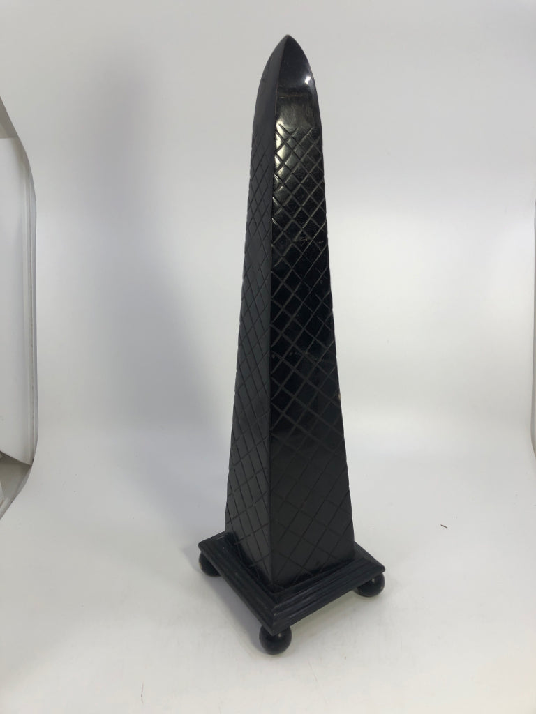HEAVY BLACK OBELISK W/DIAMOND GRID PATTERN.