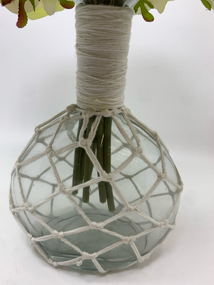 FAUX ROSE BOUQUET IN CLEAR GLASS VASE W/WHITE ROPE.