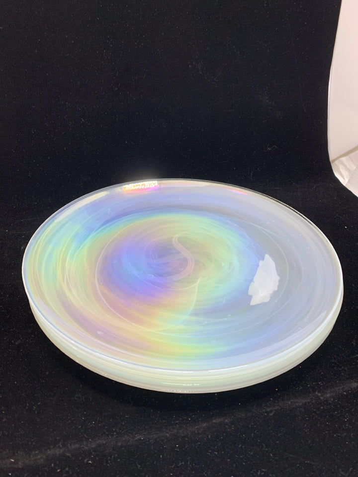 4 WHITE IRIDESCENT PLATES.