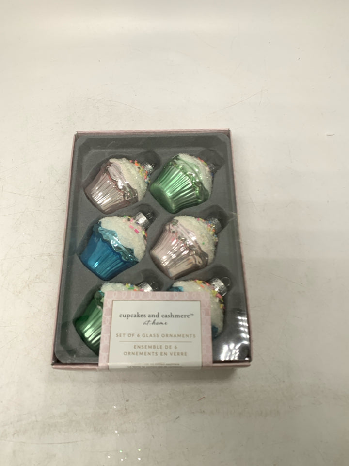 NIB 6 CUPCAKE GLASS ORNAMENTS CUPCAKES AND CASHMERE.