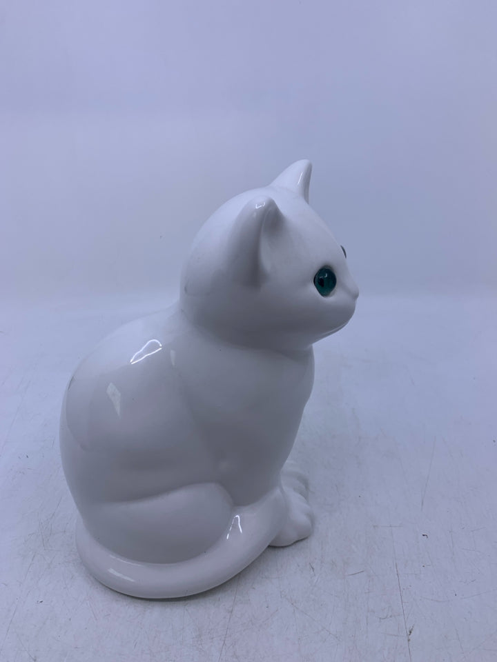 WHITE CERAMIC SITTING CAR W/ GREEN EYES HOLLOW.