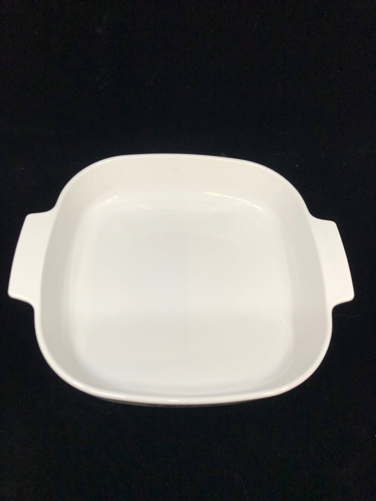 CASSEROLE DISH W/LID.