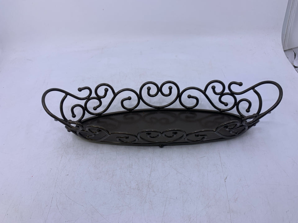 SMALL METAL OVAL SERVER.