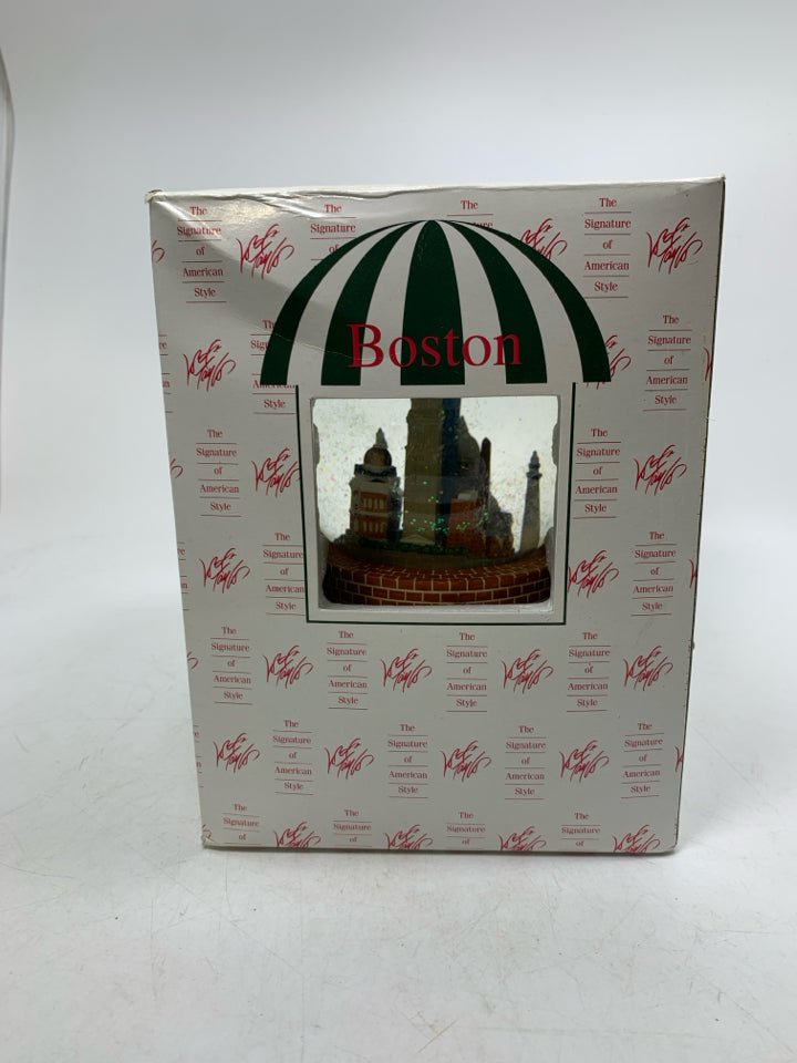 NIB LORD AND TAYLOR BOSTON MUSICAL SNOW GLOBE.