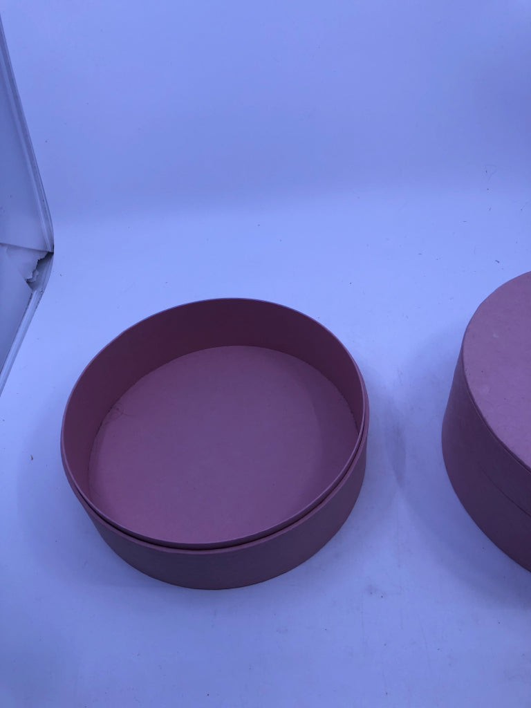 4PC PINK ROUND STACKING BOXES W LID.