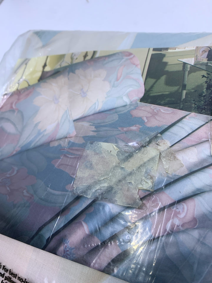 NIP PASTEL KING FITTED SHEET.