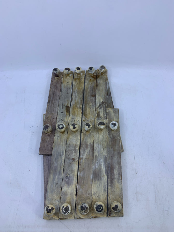 RUSTIC WOOD ACCORDION WALL HOOKS.