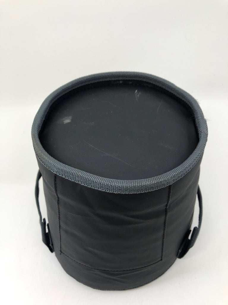 GREY ARCTIC ZONE SOFT THERMAL WINE BUCKET.