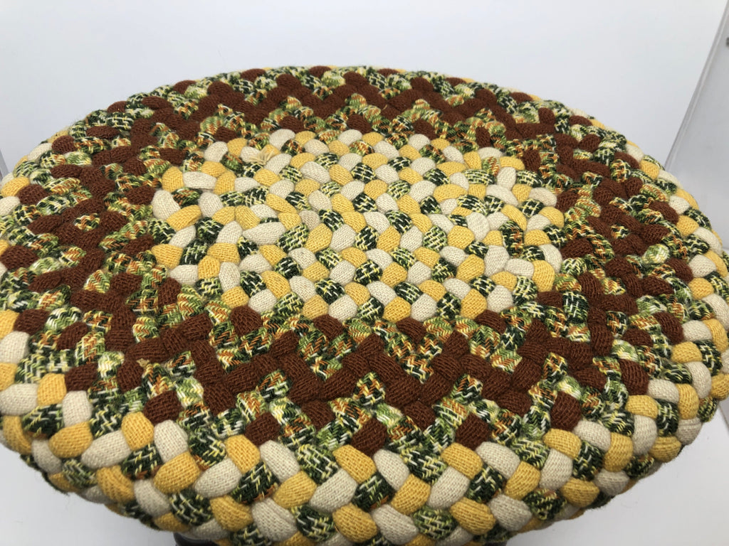 STOOL W/KNITTED TOP AND SPINDLE LEGS.
