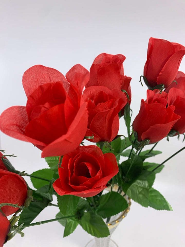GLASS VASE W/RED ROSES & GOLD TRIM.