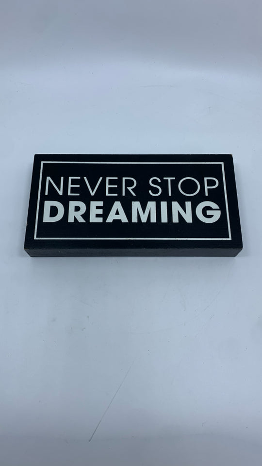 NEVER STOP DREAM WOOD BLOCK SIGN.
