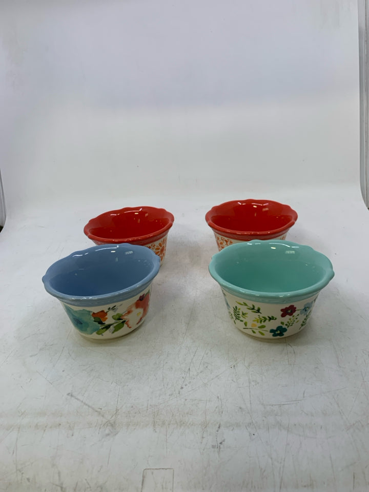 4 ASSORTED FLORAL SPICE BOWLS.