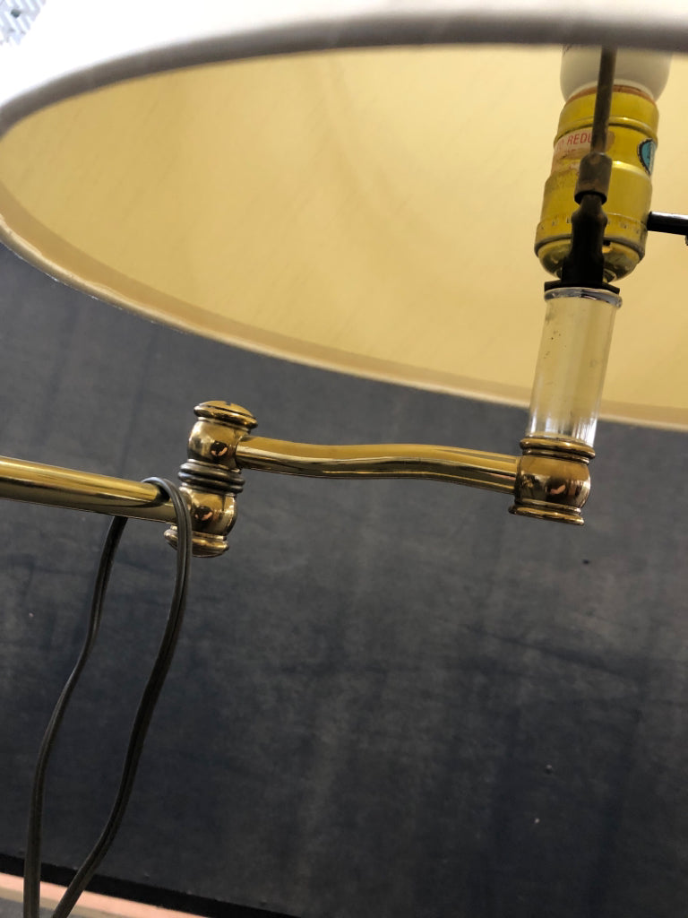 ADJUSTABLE GOLD FLOOR LAMP.