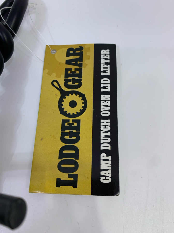 NWT DUTCH OVEN LID LIFTER.