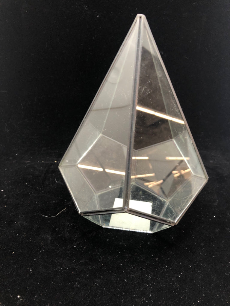 GLASS TERRARIUM PLANTER.