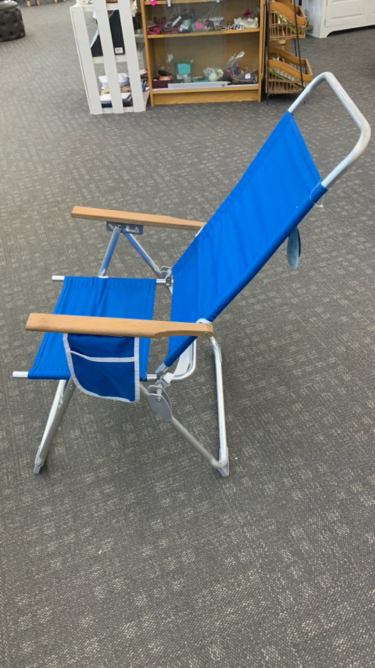 FOLDING BLUE BEACH CHAIR.