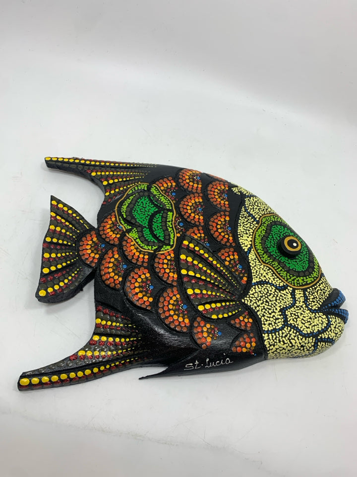 WOOD COLORFUL DOT FISH WALL DECOR.