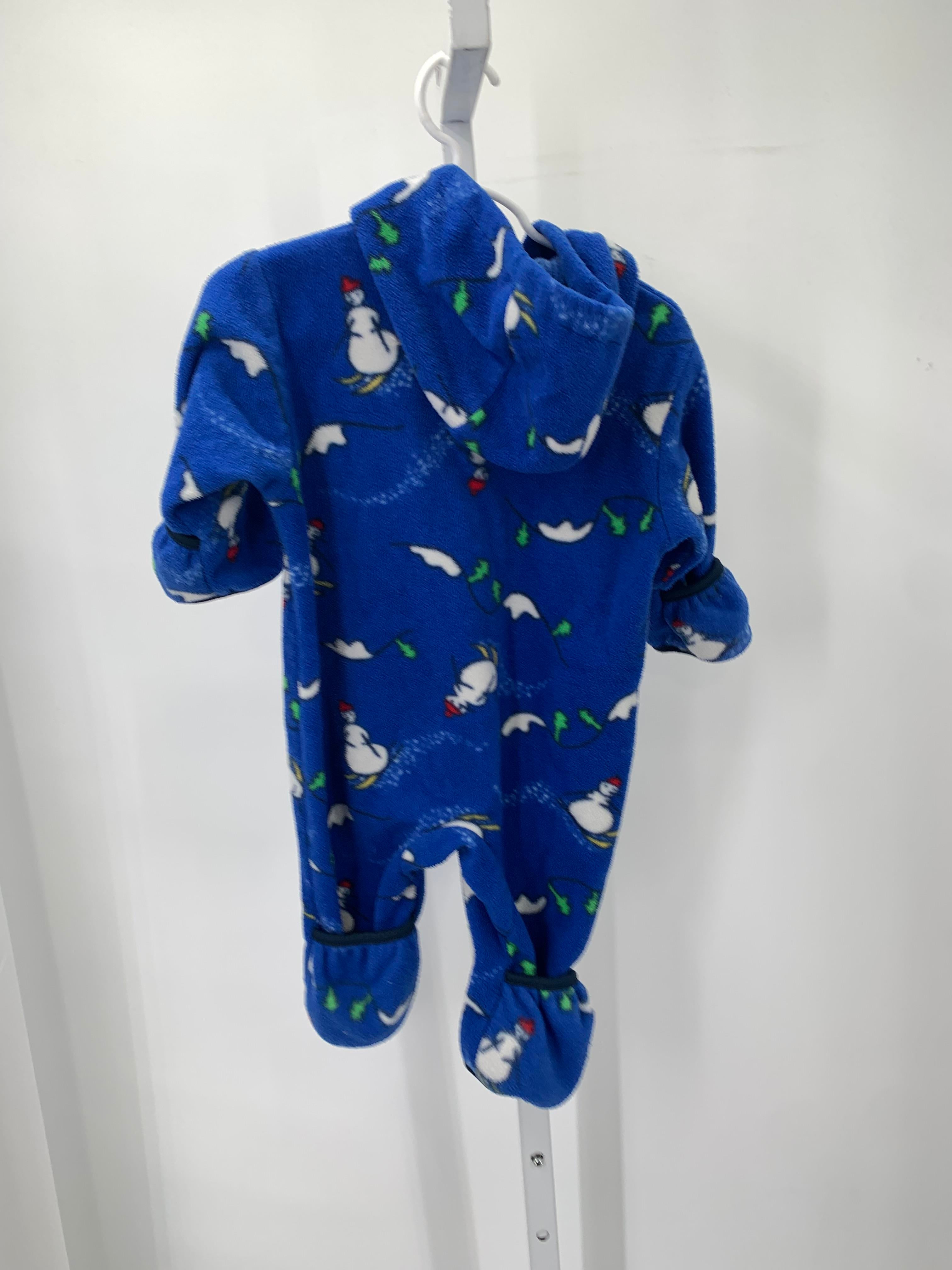 HOODED SNOW MAN SKIING