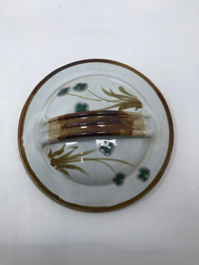 GREEN FLOWER STONEWARE CASSEROLE DISH W/LID.