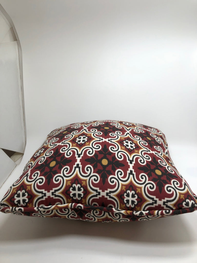 RED & GOLD ACCENT PILLOW.