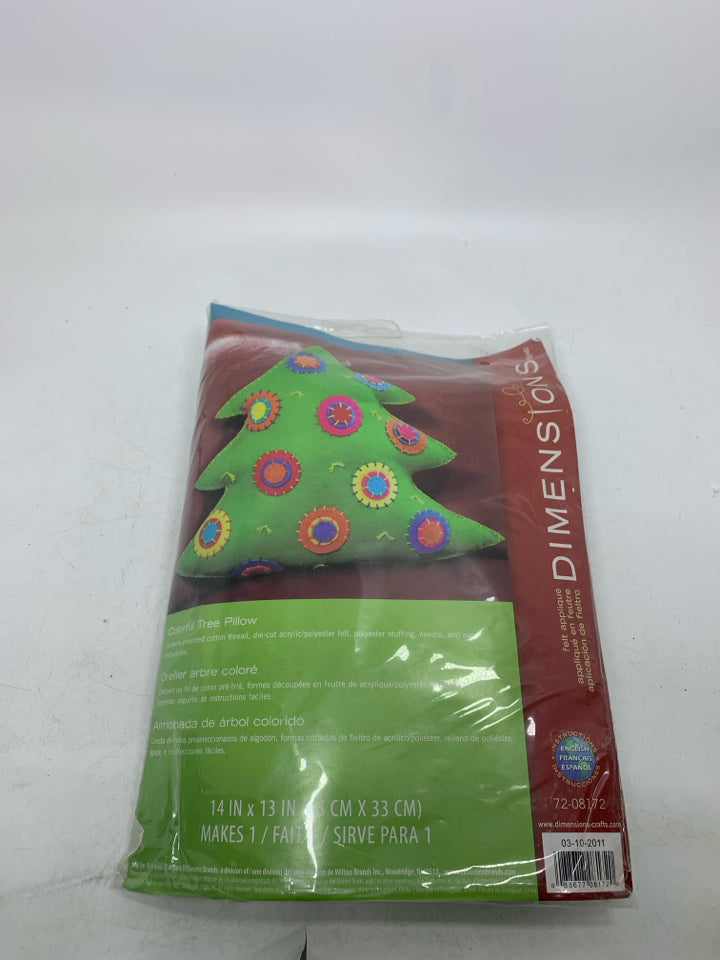 NIP MAKE YOUR OWN GREEN FELT CHRISTMAS TREE PILLOW.