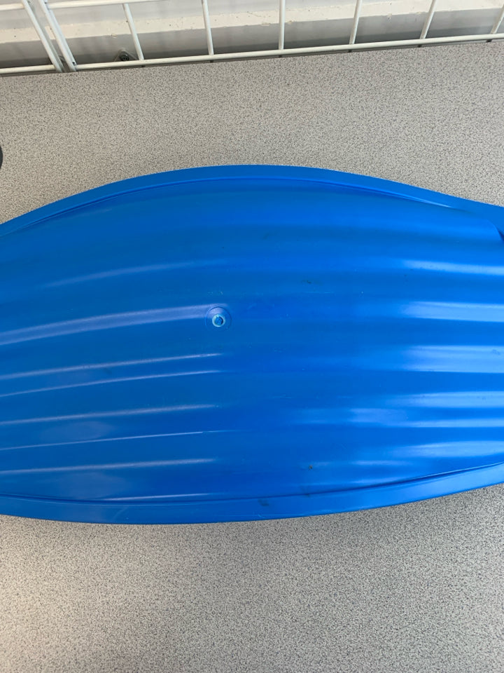 BLUE TWIST & SHAPE BOARD.