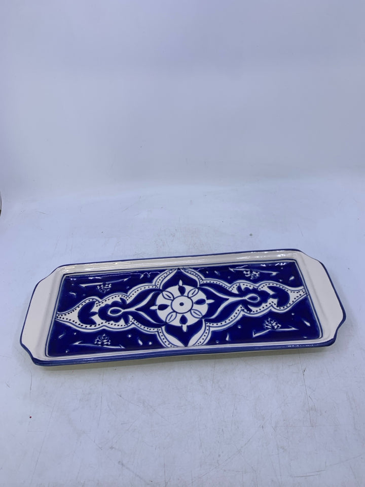 WHITE TRAY W/ COBALT BLUE DETAILS CERAMIC.