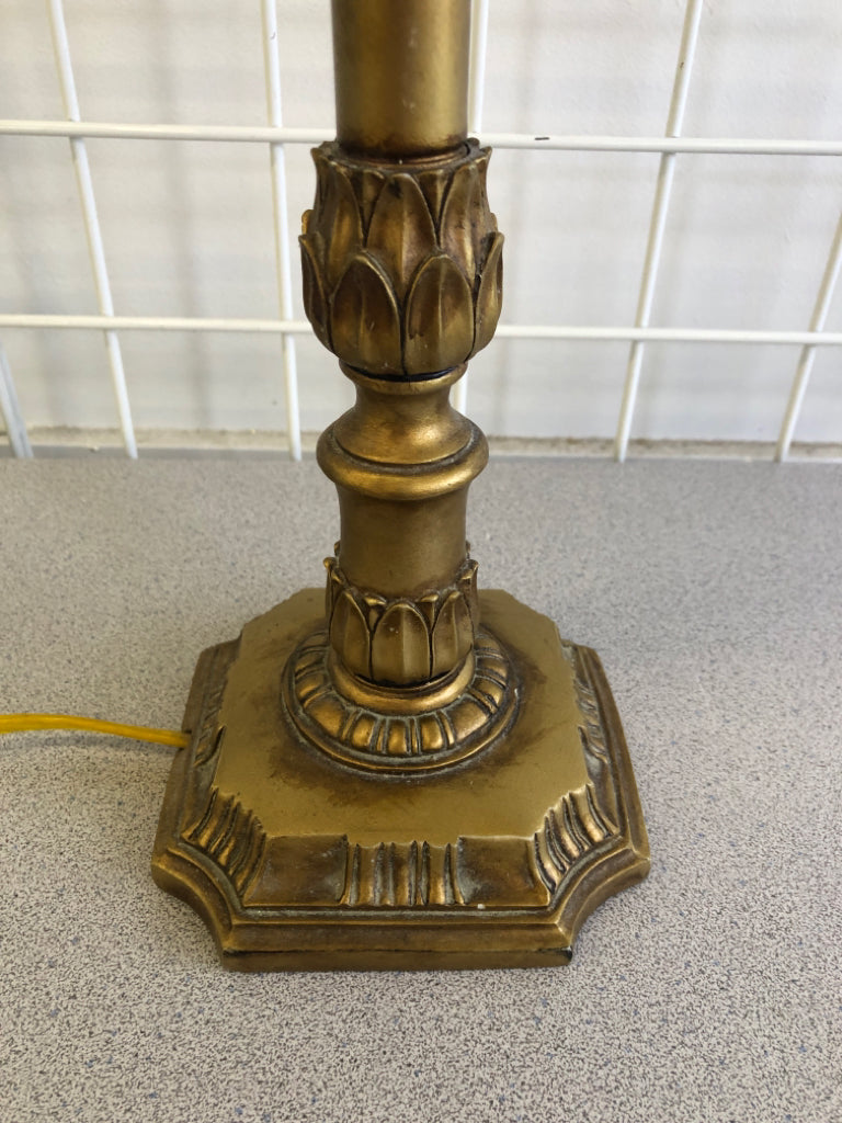 METAL GOLD ORNATE BASE LAMP W/ CREAM SHADE.