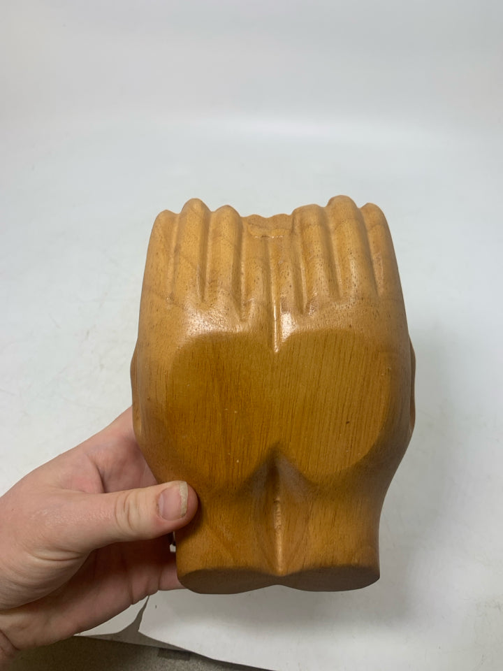 WOOD CARVED HANDS CATCH ALL BOWL.