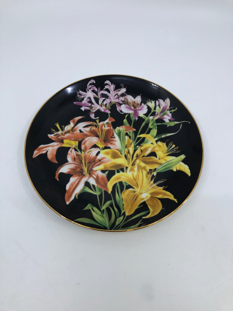 DANBURY MINT "LILY" DECORATIVE PLATE W/FLOWERS+GOLD RIM.