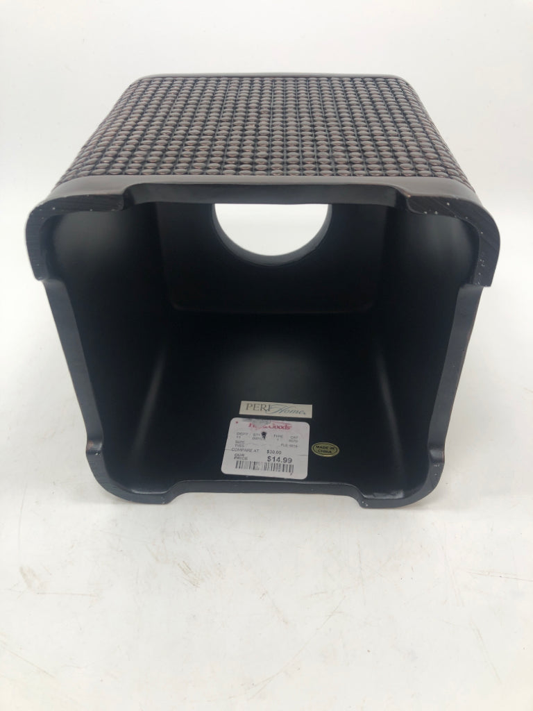 BROWN TEXTURED TISSUE BOX.