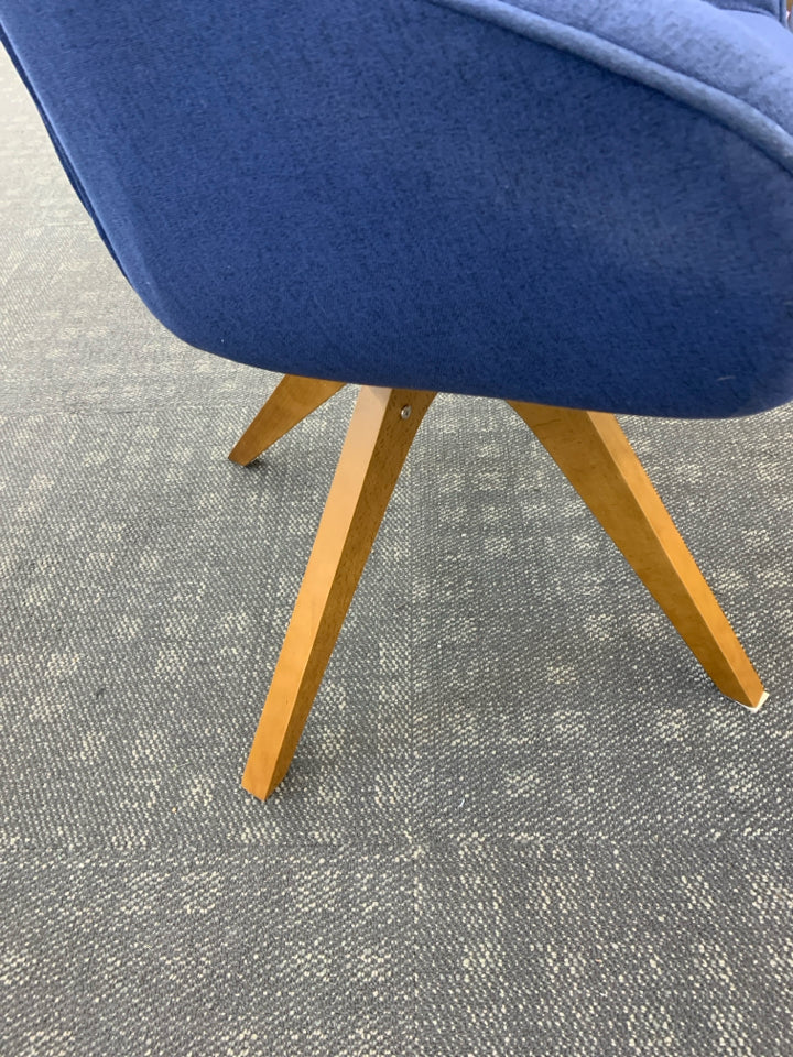BLUE SWIVEL MODERN OFFICE CHAIR.