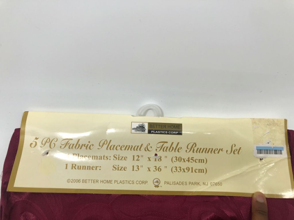 NIP 5PC RED PLACEMAT AND TABLE RUNNER SET.