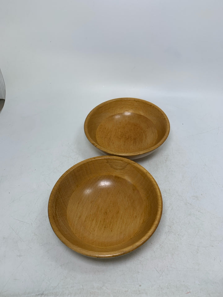 2 SMALL LIGHT COLORED WOOD CARVED BOWLS.