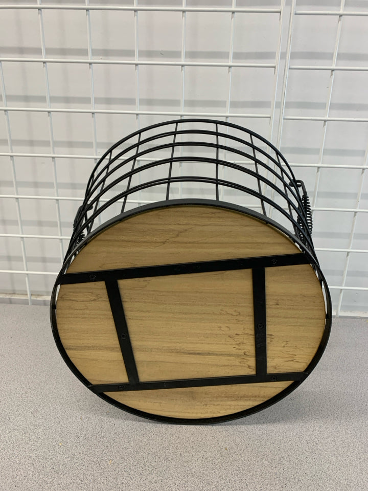 METAL BASKET W/WOODEN BASE.