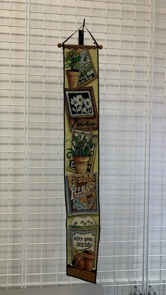 NARROW FLOWER TAPESTRY.