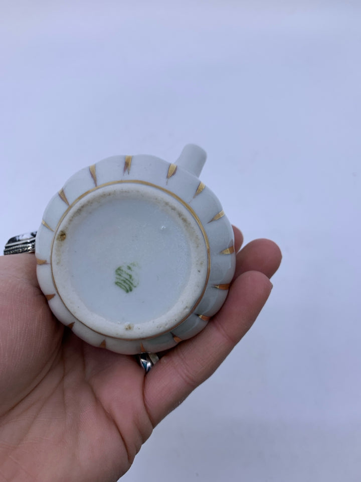SMALL LUIAN PITCHER.
