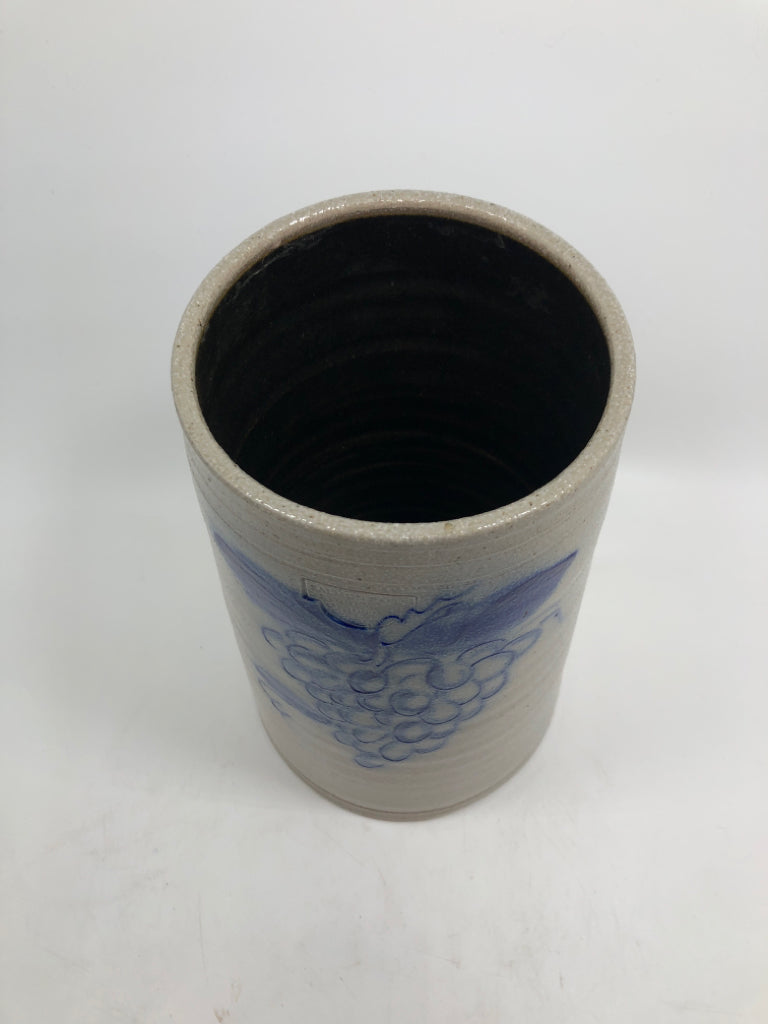 SALMON FALLS 1997 STONEWARE WINE COOLER W/BLUE GRAPES.