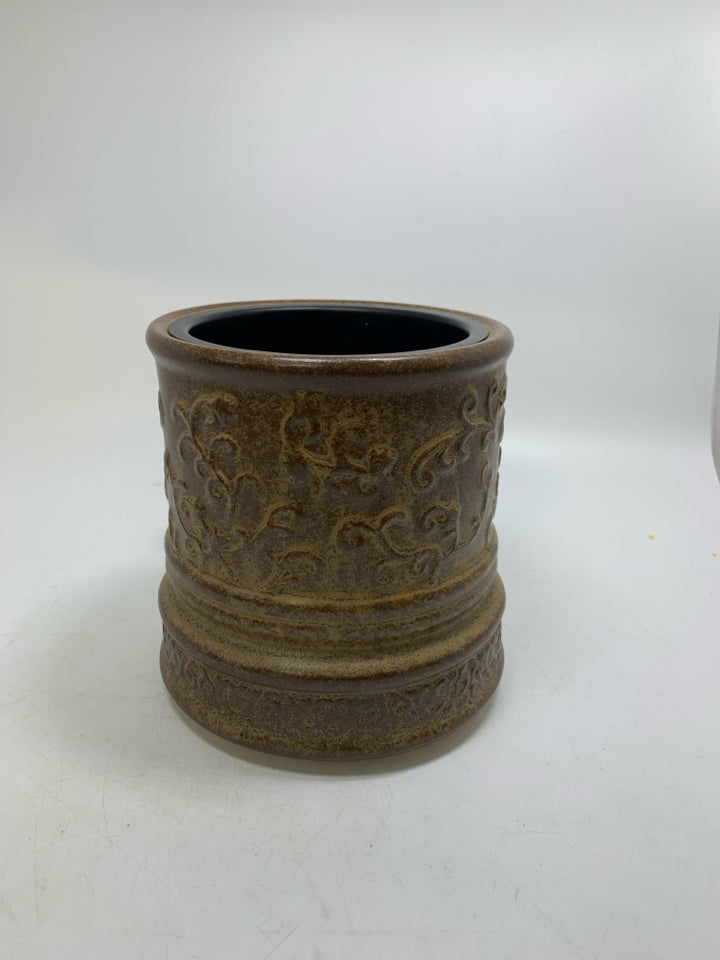 BROWN METAL SCROLL CANDLE WARMER.