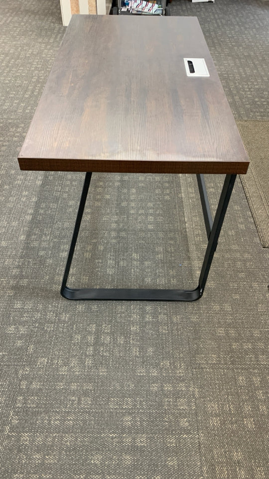 RUSTIC WOOD TOP DESK W/BLACK METAL FRAME.