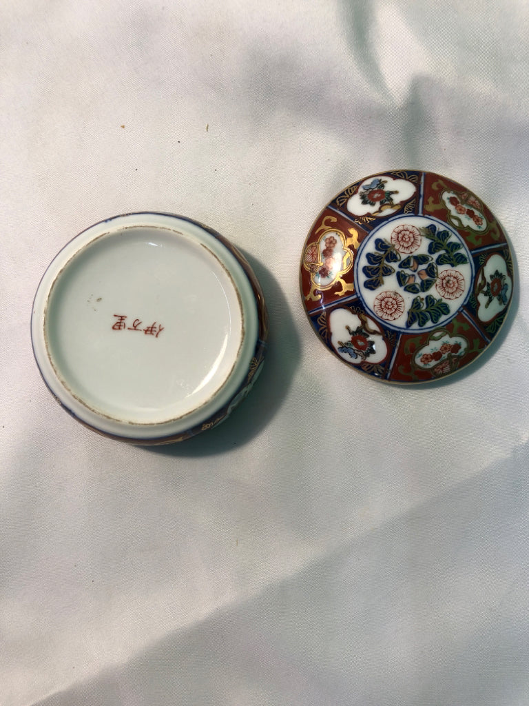 RED/BLUE CIRCLE ASIAN STYLE TRINKET BOX.